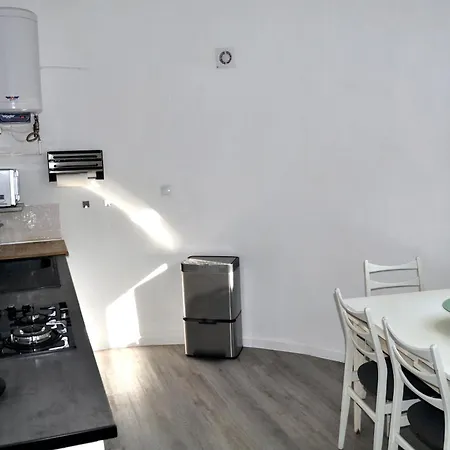 Apartamento Galeretes, By Bookindenia *